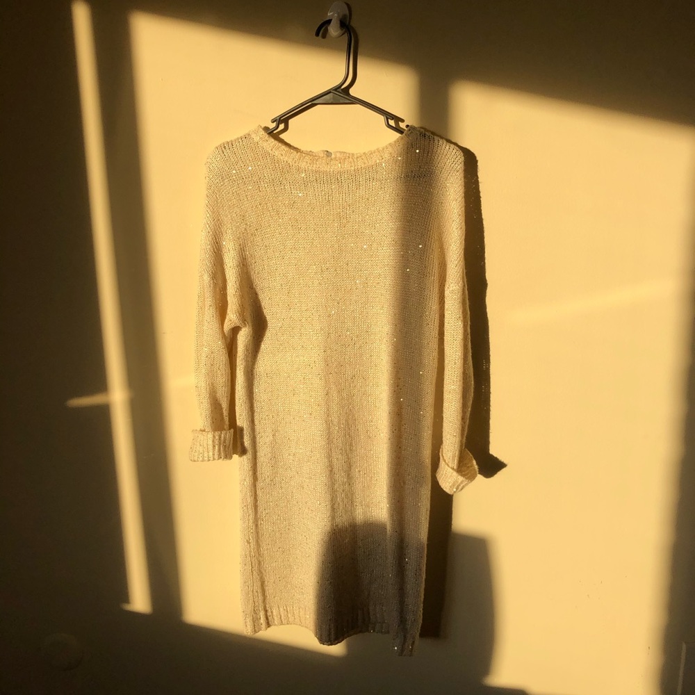 Beautiful SEQUIN sweater. Size M. Gems worn